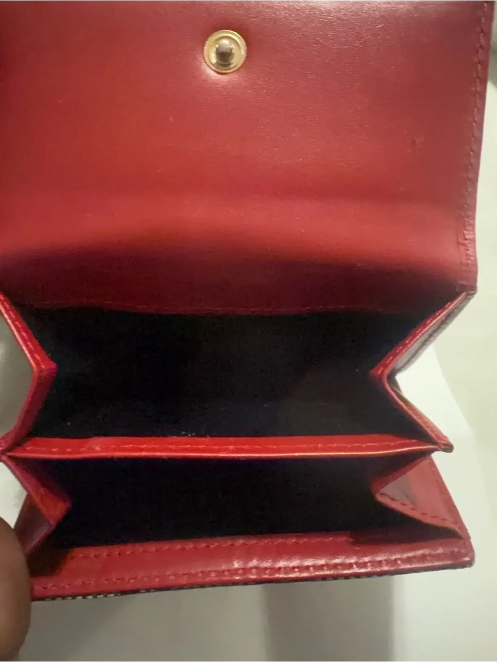 Gucci Beige GG Canvas Wallet with Red Interior - Picture 4 of 10